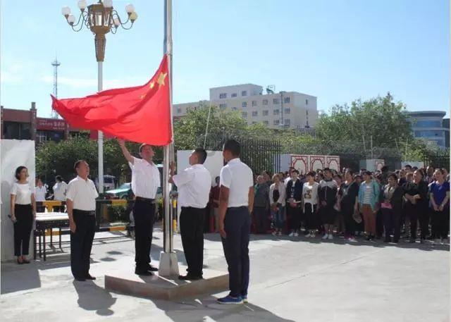 摩娜的时尚装扮